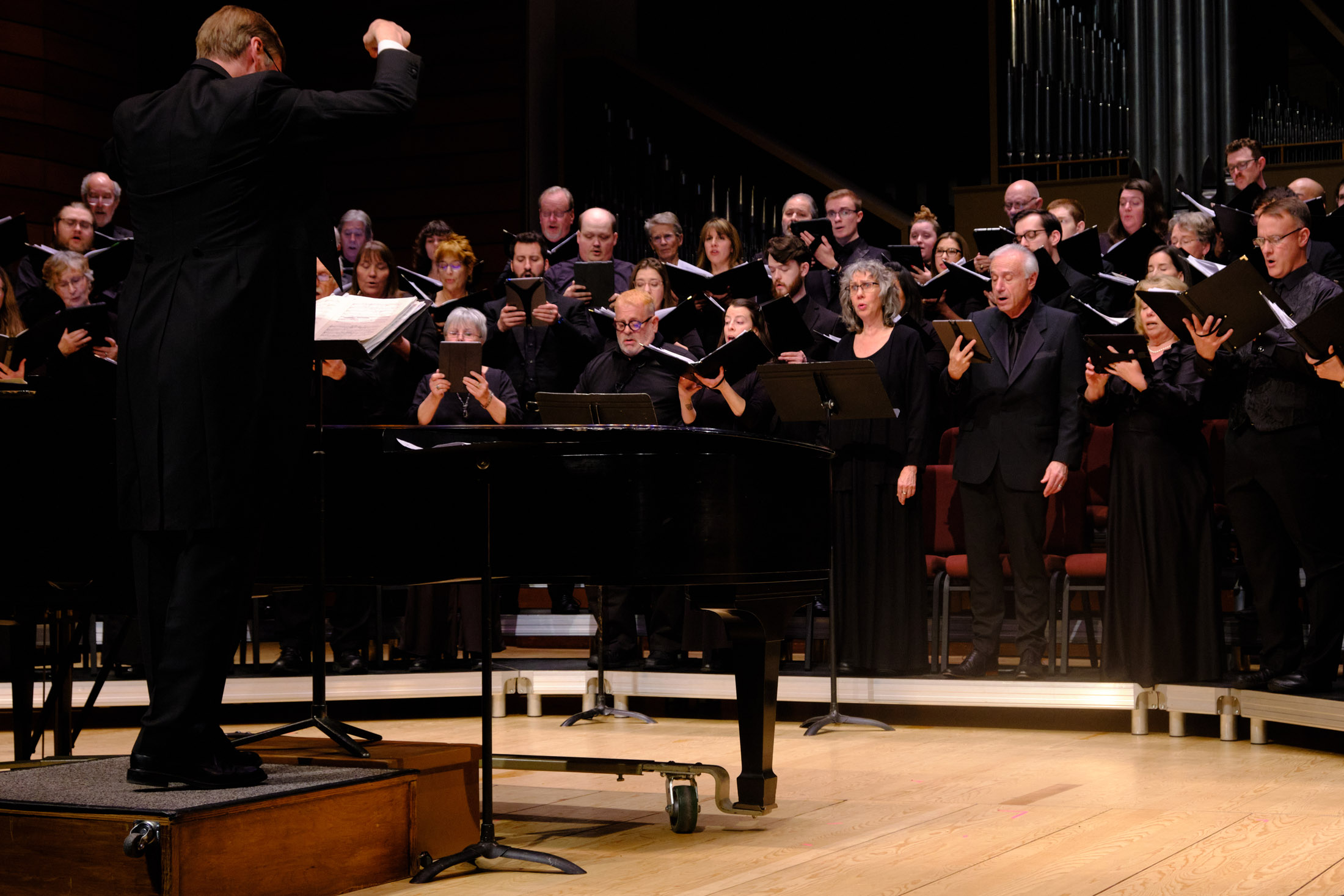 Wide-Angle_2nd-Shooter_10 Photo of the chorus with the conductor to the left front.
